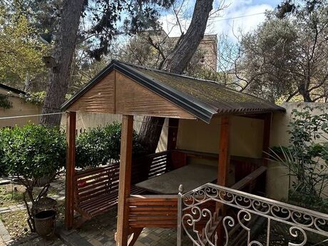 4 otaqlı həyət evi/bağ evi - Bakıxanov q. - 150 m²