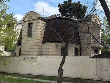 4 otaqlı həyət evi/bağ evi - Bakıxanov q. - 150 m²