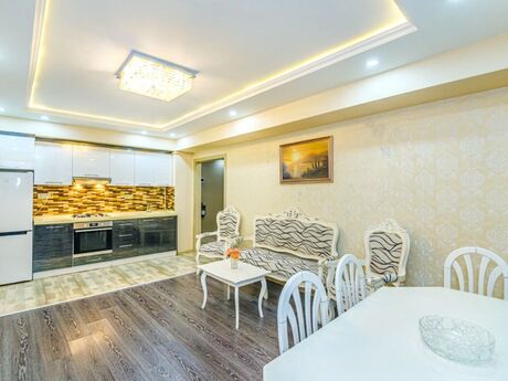 2 otaqlı köhnə tikili - 28 May m. - 60 m²
