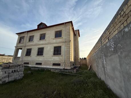 6 otaqlı həyət evi/bağ evi - Buzovna q. - 380 m²