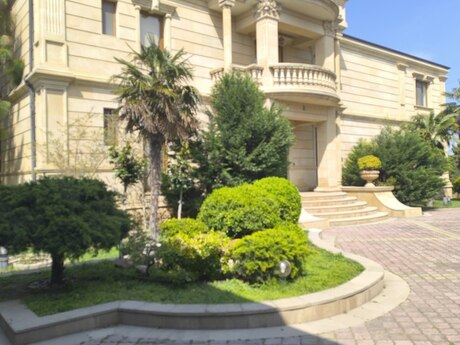 6 otaqlı həyət evi/bağ evi - Novxanı q. - 400 m²