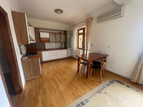 5 otaqlı köhnə tikili - Nizami m. - 200 m²