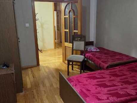 2 otaqlı köhnə tikili - Massiv V q. - 65 m²