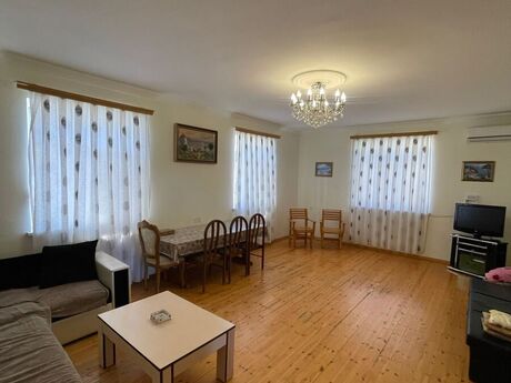 5 otaqlı həyət evi/bağ evi - Novxanı q. - 220 m²