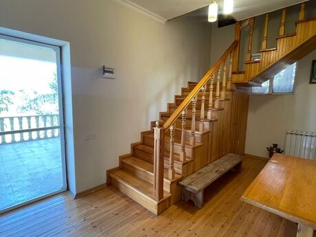 5 otaqlı həyət evi/bağ evi - Novxanı q. - 220 m²