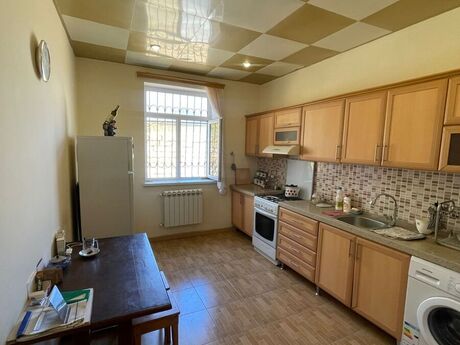 5 otaqlı həyət evi/bağ evi - Novxanı q. - 220 m²