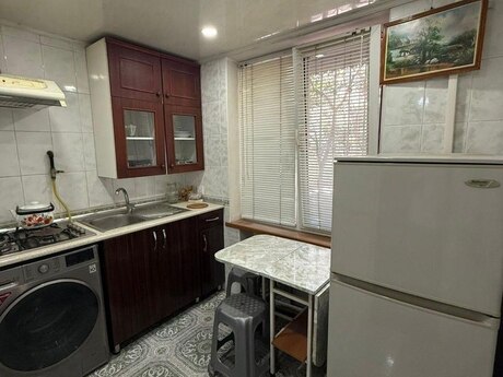 2 otaqlı köhnə tikili - Elmlər Akademiyası m. - 50 m²