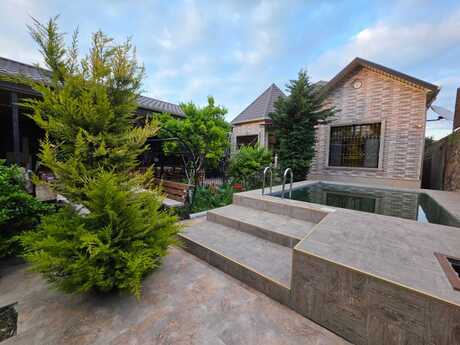 4 otaqlı həyət evi/bağ evi - Buzovna q. - 170 m²