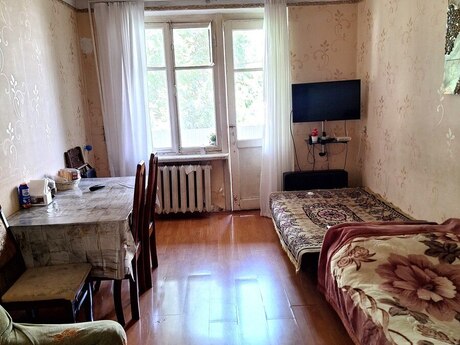 2 otaqlı köhnə tikili - Azadlıq Prospekti m. - 55 m²