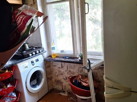 2 otaqlı köhnə tikili - Azadlıq Prospekti m. - 55 m²
