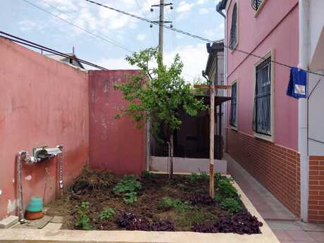 6 otaqlı həyət evi/bağ evi - Bakıxanov q. - 240 m²