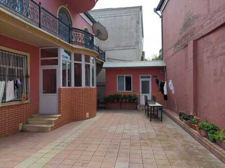 6 otaqlı həyət evi/bağ evi - Bakıxanov q. - 240 m²