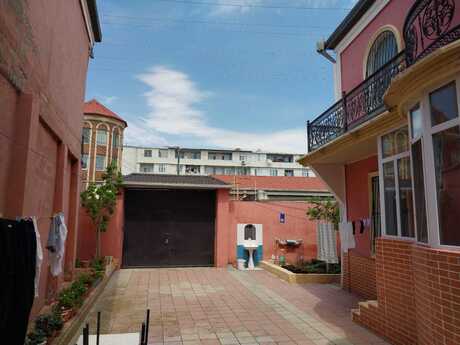 6 otaqlı həyət evi/bağ evi - Bakıxanov q. - 240 m²