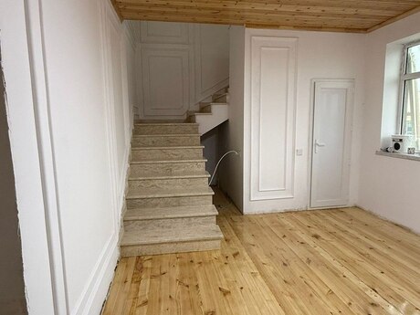 5 otaqlı həyət evi/bağ evi - Səngəçal q. - 250 m²