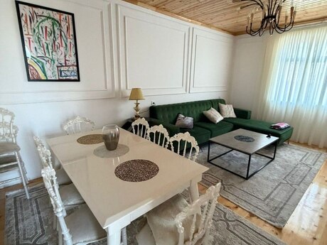 5 otaqlı həyət evi/bağ evi - Səngəçal q. - 250 m²
