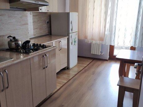 1 otaqlı yeni tikili - İnşaatçılar m. - 50 m²