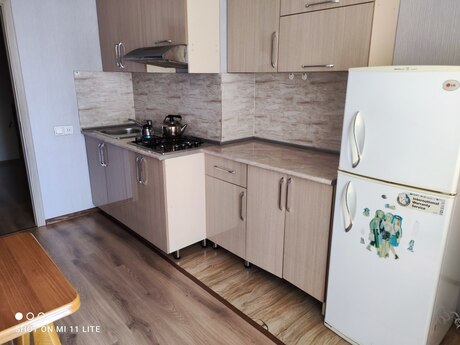 1 otaqlı yeni tikili - İnşaatçılar m. - 50 m²