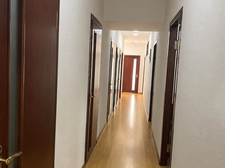 Obyekt - Ağ şəhər q. - 250 m²