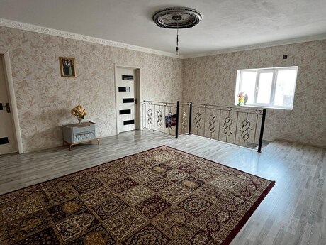 7 otaqlı həyət evi/bağ evi - Zığ q. - 195 m²