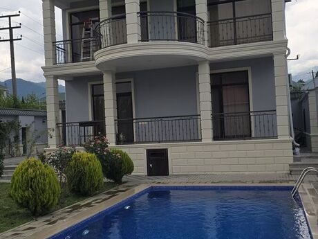 6 otaqlı həyət evi/bağ evi - Qəbələ - 200 m²