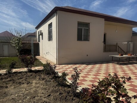 3 otaqlı həyət evi/bağ evi - Binəqədi r. - 135 m²