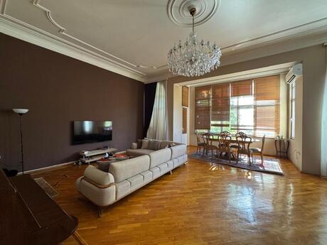 4 otaqlı köhnə tikili - Bayıl q. - 220 m²