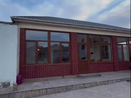 8 otaqlı həyət evi/bağ evi - Xırdalan - 1000 m²