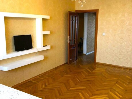5 otaqlı köhnə tikili - Xalqlar Dostluğu m. - 130 m²