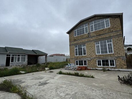 8 otaqlı həyət evi/bağ evi - Novxanı q. - 504 m²