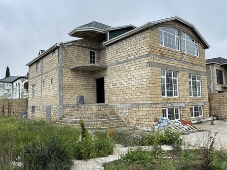 8 otaqlı həyət evi/bağ evi - Novxanı q. - 504 m²