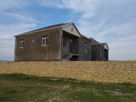 4 otaqlı həyət evi/bağ evi - Qobu q. - 140 m²