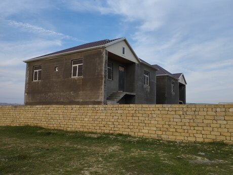 4 otaqlı həyət evi/bağ evi - Qobu q. - 140 m²