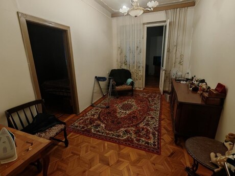 4 otaqlı köhnə tikili - Elmlər Akademiyası m. - 95 m²