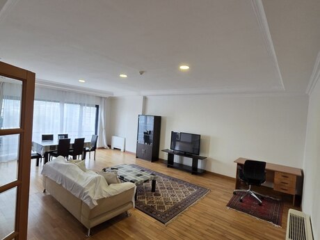 4 otaqlı yeni tikili - 28 May m. - 180 m²