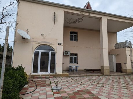 8 otaqlı həyət evi/bağ evi - Buzovna q. - 156 m²