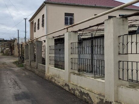 8 otaqlı həyət evi/bağ evi - Buzovna q. - 156 m²
