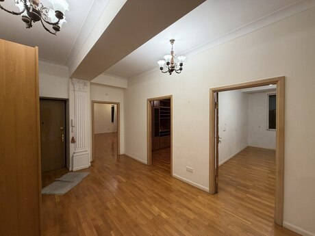 4 otaqlı yeni tikili - 28 May m. - 190 m²