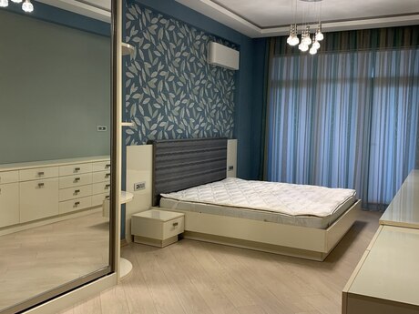4 otaqlı yeni tikili - Şah İsmayıl Xətai m. - 210 m²