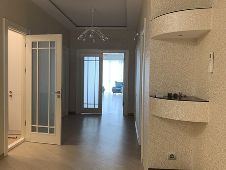 4 otaqlı yeni tikili - Şah İsmayıl Xətai m. - 210 m²