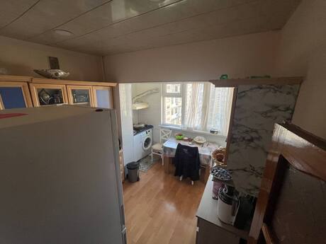 4 otaqlı köhnə tikili - İnşaatçılar m. - 90 m²