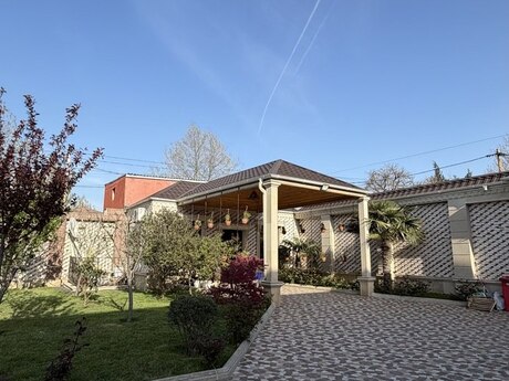 9 otaqlı həyət evi/bağ evi - Novxanı q. - 1000 m²