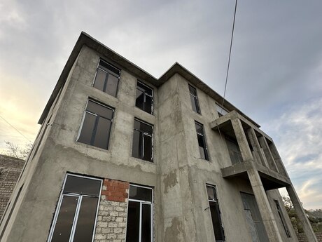 12 otaqlı həyət evi/bağ evi - Köhnə Günəşli q. - 1000 m²