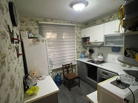 3 otaqlı köhnə tikili - Elmlər Akademiyası m. - 90 m²