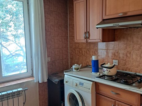 1 otaqlı köhnə tikili - Elmlər Akademiyası m. - 30 m²