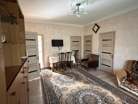 8 otaqlı həyət evi/bağ evi - İsmayıllı - 180 m²