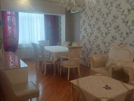 3 otaqlı köhnə tikili - 8 Noyabr m. - 90 m²