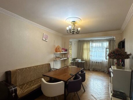 3 otaqlı köhnə tikili - İnşaatçılar m. - 70 m²