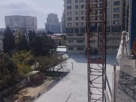 1 otaqlı yeni tikili - İnşaatçılar m. - 44.3 m²