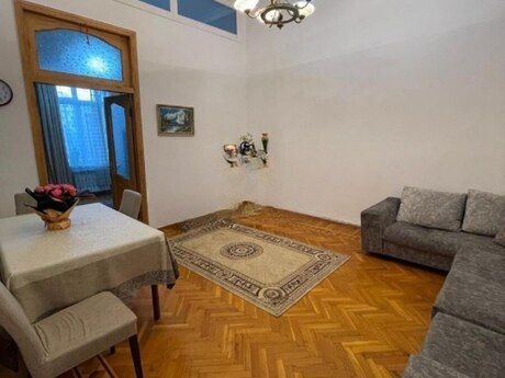 3 otaqlı köhnə tikili - 28 May m. - 90 m²