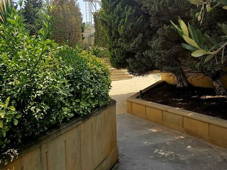 6 otaqlı həyət evi/bağ evi - Novxanı q. - 400 m²